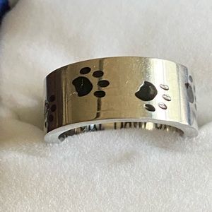Steel by Design. Paw Print 🐾 Ring
